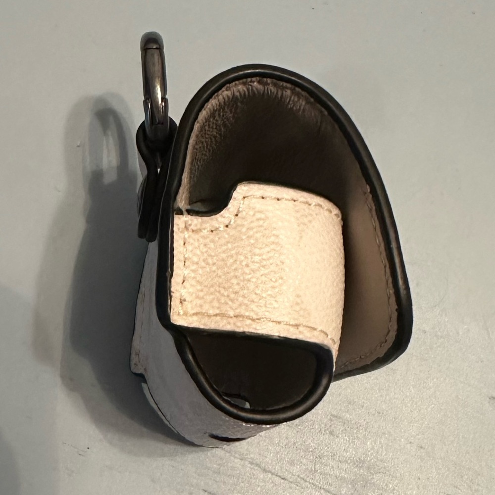 Coach White Leather AirPod Pro case - Picture 4 of 7